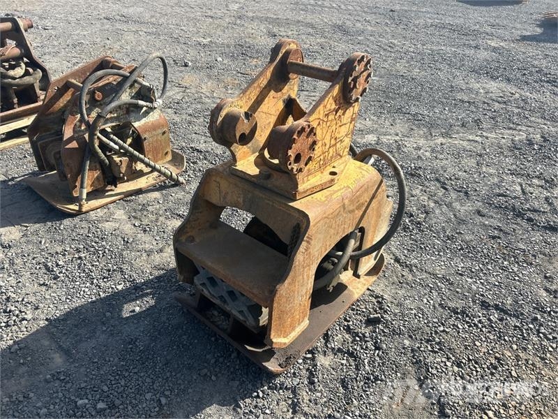  23 in Plate Compactor Attachment プレートコンパクター