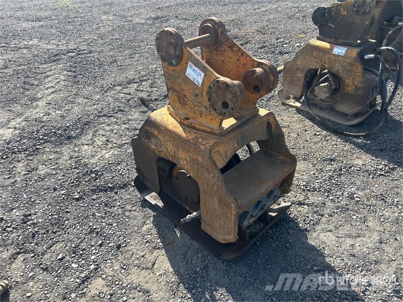  23 in Plate Compactor Attachment プレートコンパクター