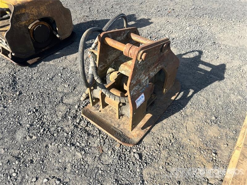  23 in Plate Compactor Attachment プレートコンパクター