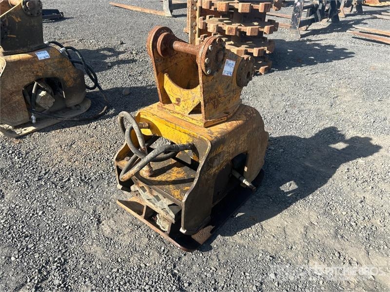  23 in Plate Compactor Attachment プレートコンパクター