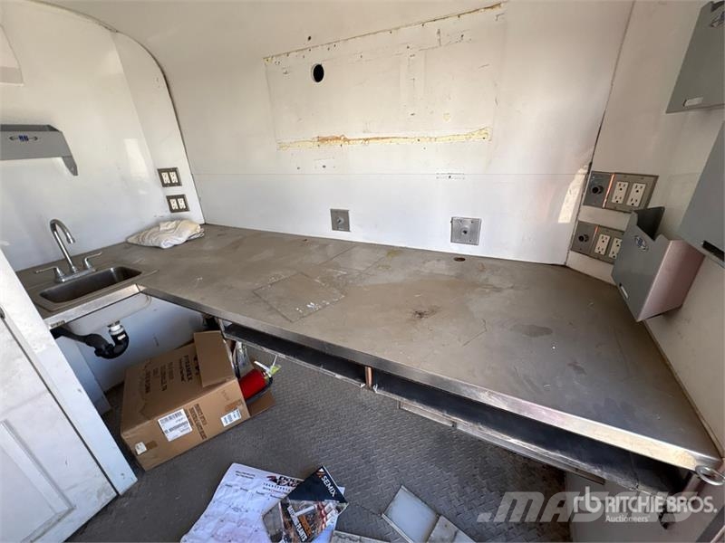24 ft Tri/A Enclosed Trailer Dengtos priekabos