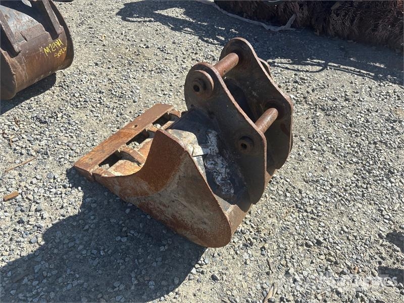 24 in Cleanup Excavator Bucket Baldes