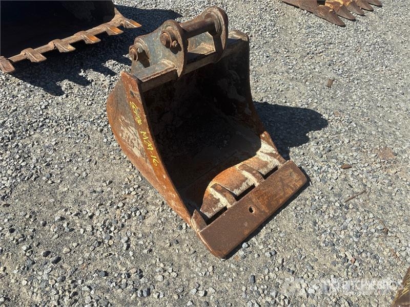 24 in Cleanup Excavator Bucket Baldes