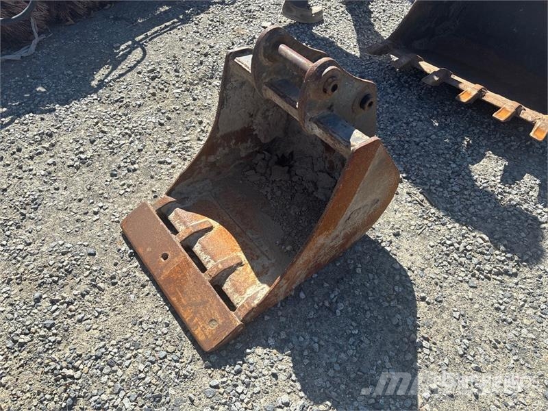 24 in Cleanup Excavator Bucket Baldes