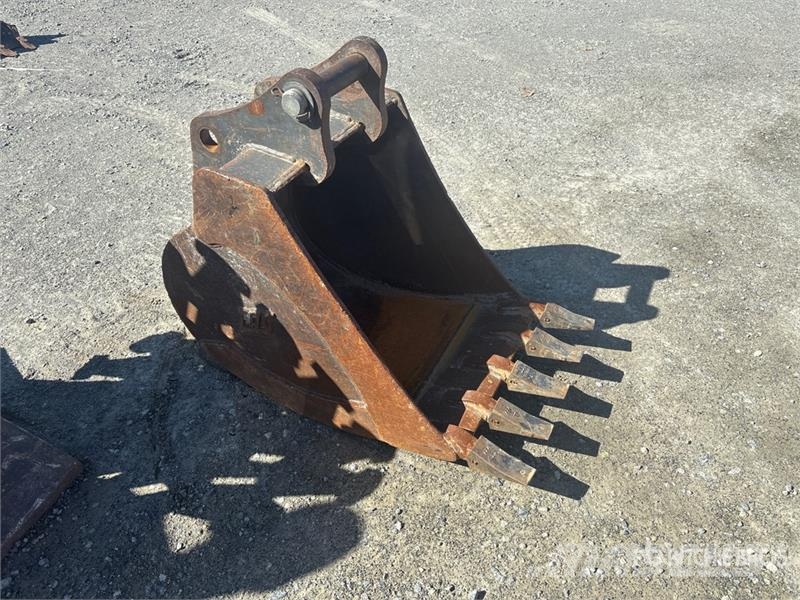 24 in Digging Backhoe Rear Bucket Baldes