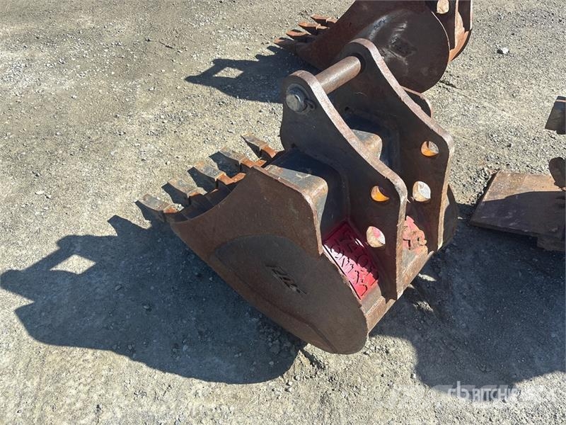 24 in Digging Backhoe Rear Bucket Baldes