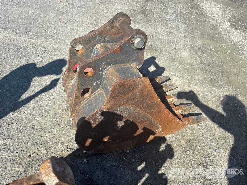 24 in Digging Backhoe Rear Bucket Baldes