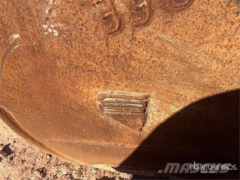 24 in Digging Excavator Bucket دلاء