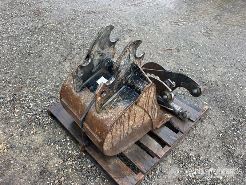  24 in Digging Excavator Bucket Cucharones