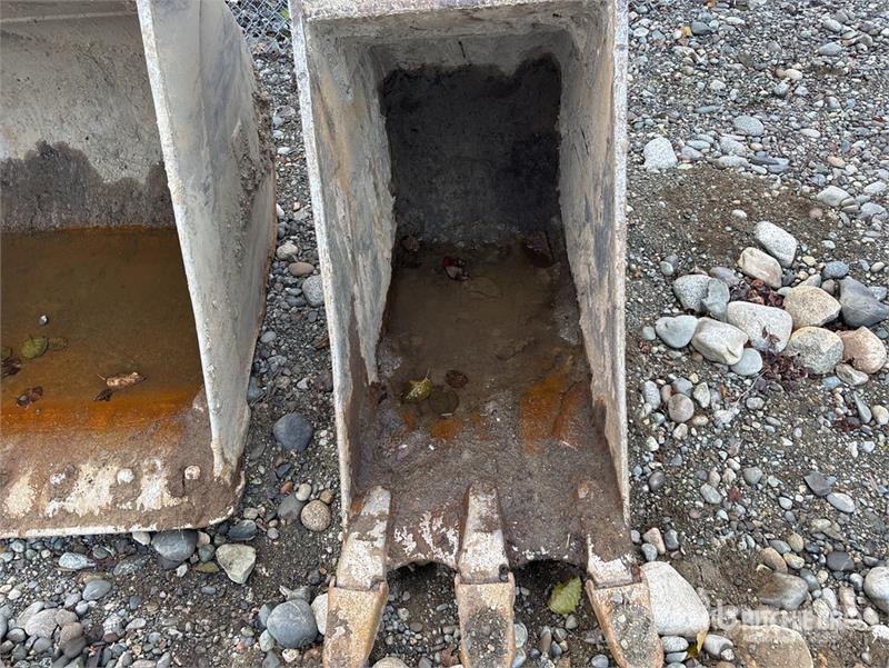  24 in Q/C Digging Excavator Bucket - Fits Cat 320 Žlice