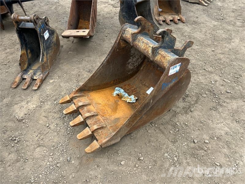 24 in Q/C Digging Excavator Bucket - Fits John Dee Ковши