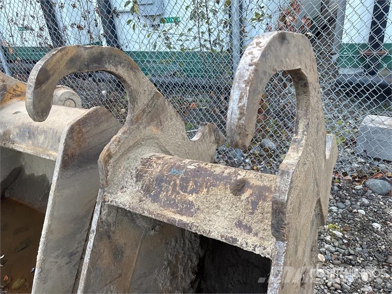  24 in Q/C Digging Excavator Bucket - Fits Cat 320 Žlice