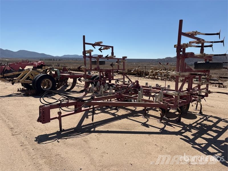  25 ft Chisel Plow Meißelgrubber