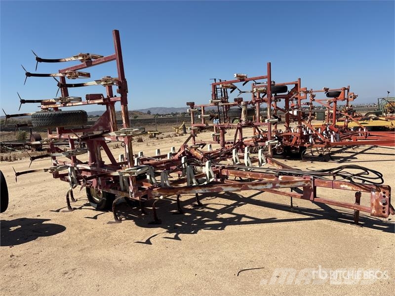  25 ft Chisel Plow Meißelgrubber