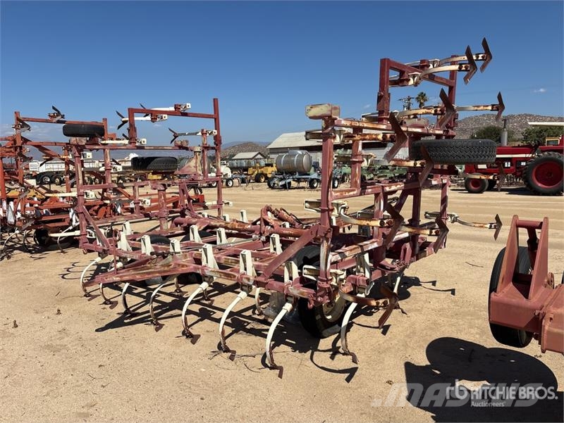  25 ft Chisel Plow Meißelgrubber