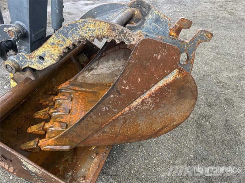 25 in Q/C Digging Excavator Bucket - Fits John Dee دلاء