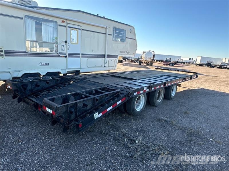  26 ft Tri/A Equipment Trailer Biltransporter henger