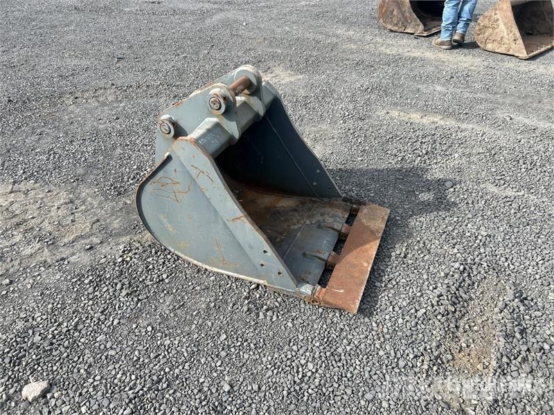  28 in Cleanup Excavator Bucket Baldes
