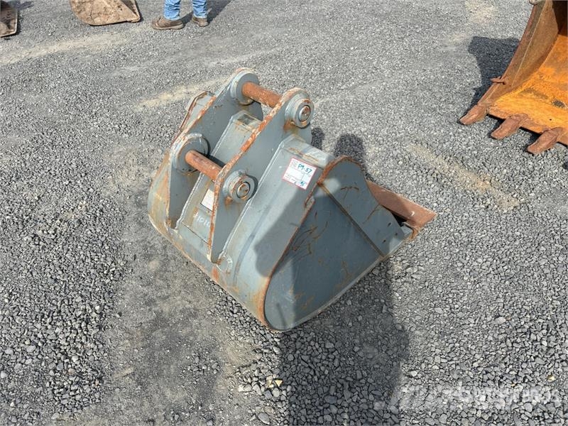  28 in Cleanup Excavator Bucket Baldes