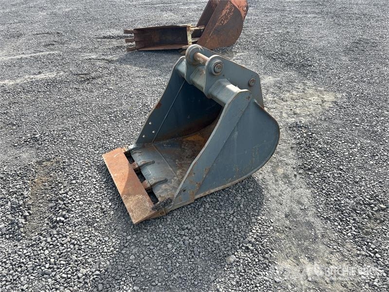  28 in Cleanup Excavator Bucket Baldes
