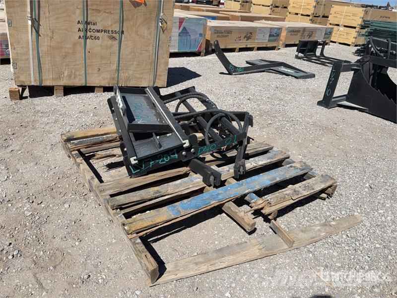 29 in Skid Steer Forks (Unused) Vilice