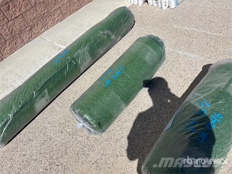 3.3 ft x 49.2 ft Artificial Grass Turf (Unused) Wciągarki, podnośniki i windy towarowe