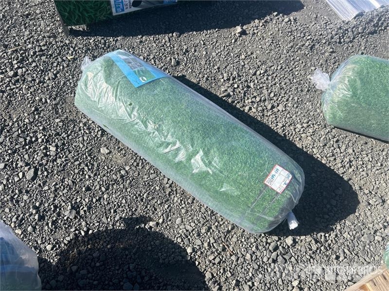 3.3 ft x 49.2 ft Artificial Grass Turf (Unused) Montacargas y elevadores de material