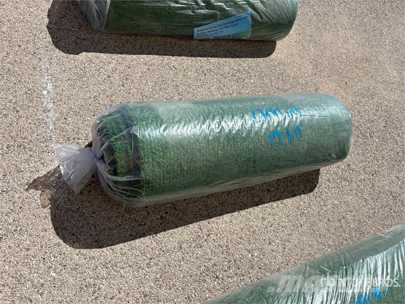 3.3 ft x 49.2 ft Artificial Grass Turf (Unused) Wciągarki, podnośniki i windy towarowe
