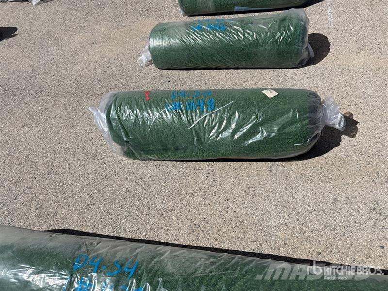  3.3 ft x 49.2 ft Artificial Grass Turf (Unused) Wciągarki, podnośniki i windy towarowe