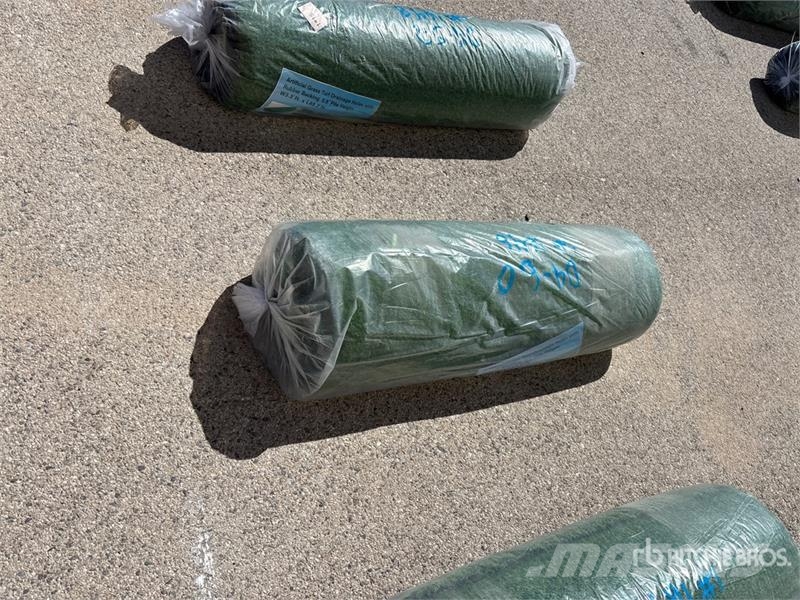 3.3 ft x 49.2 ft Artificial Grass Turf (Unused) Wciągarki, podnośniki i windy towarowe