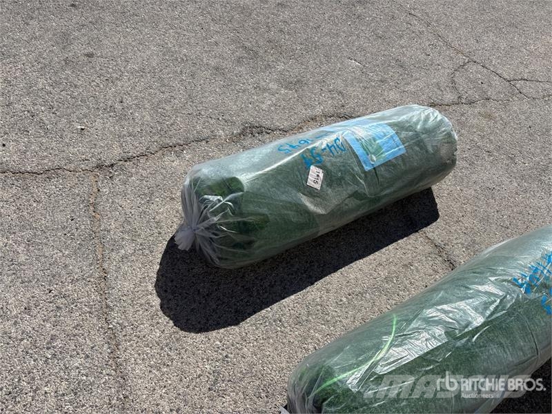  3.3 ft x 49.2 ft Artificial Grass Turf (Unused) Wciągarki, podnośniki i windy towarowe