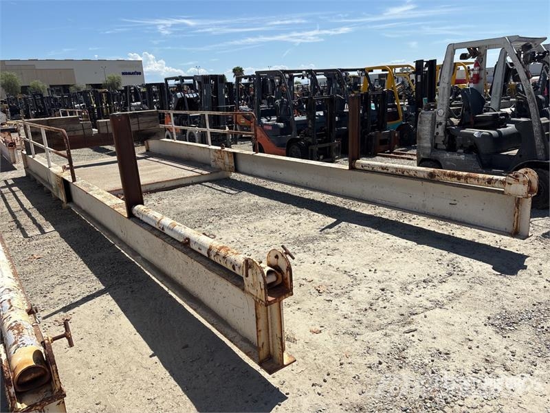 32 ft 1 in x 1 21 in Landing Platform Muu