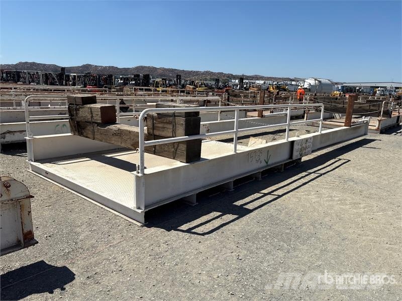 32 ft 1 in x 121 in Landing Platform Muu