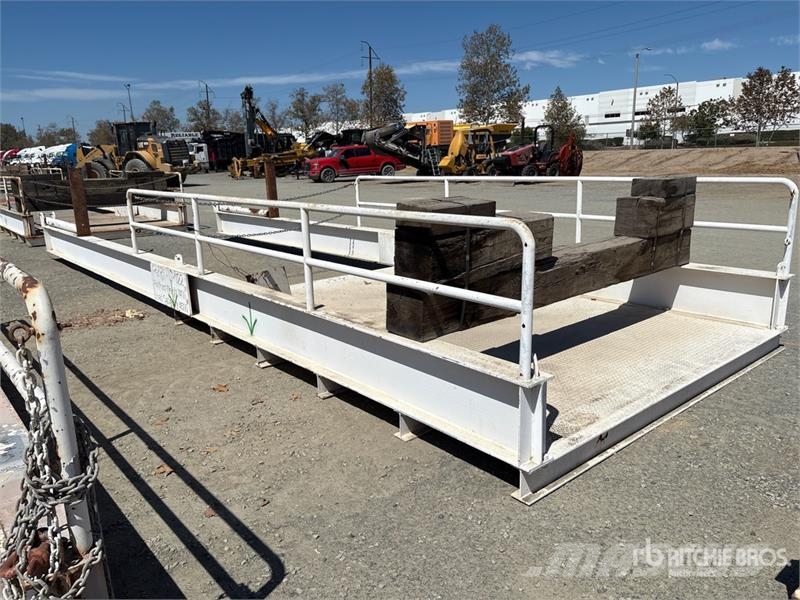 32 ft 1 in x 121 in Landing Platform Muu