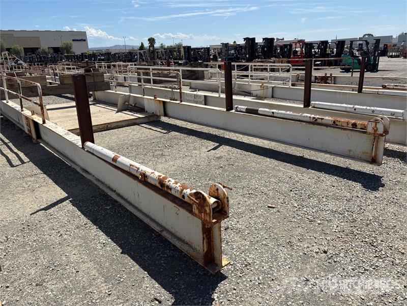 32 ft 1 in x 121 in Landing Platform Muu