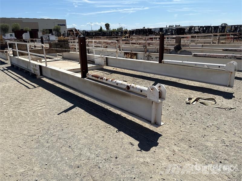 32 ft 1 in x 121 in Landing Platform Muu