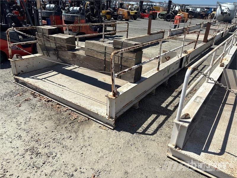 32 ft x 121 in Landing Platform Muu