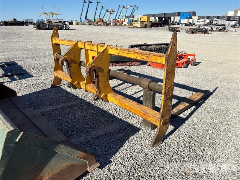 32 in Wheel Loader Forks Furci