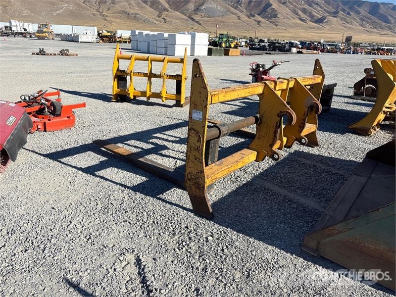 32 in Wheel Loader Forks Furci