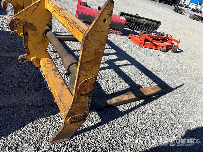 32 in Wheel Loader Forks Furci
