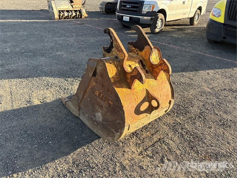 34 in Digging Excavator Bucket - Fits Kobelco 135 Skovle