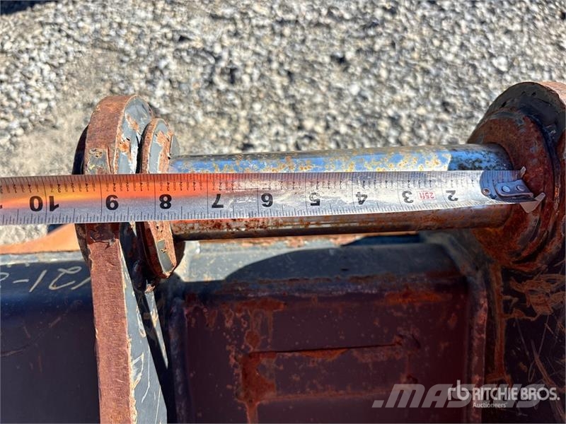 34 in Digging Excavator Bucket - Fits Bobcat E85 Žlice