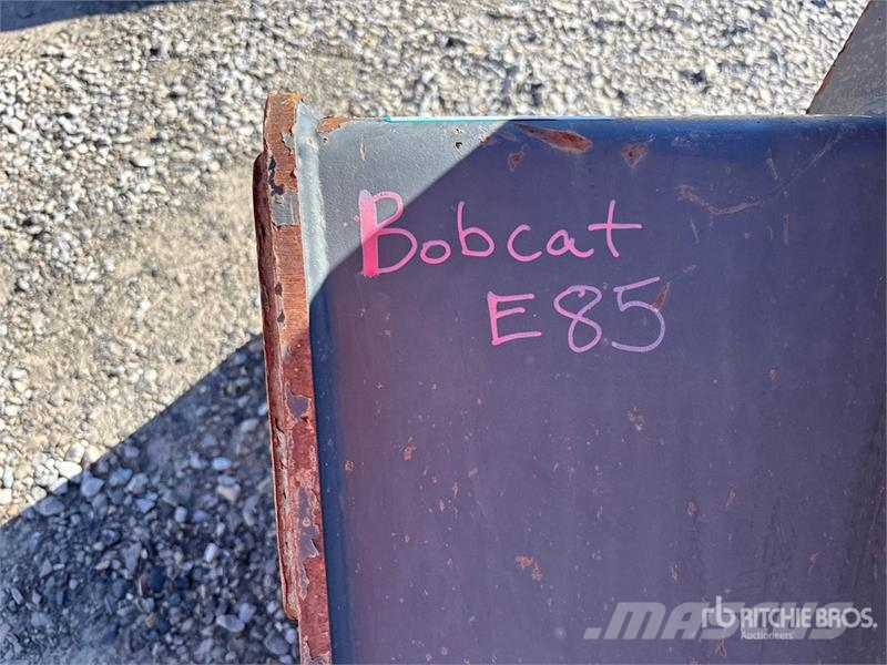 34 in Digging Excavator Bucket - Fits Bobcat E85 Žlice