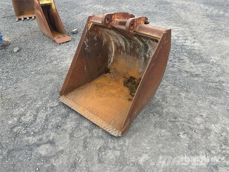  35 in Cleanup Backhoe Rear Bucket Skovle