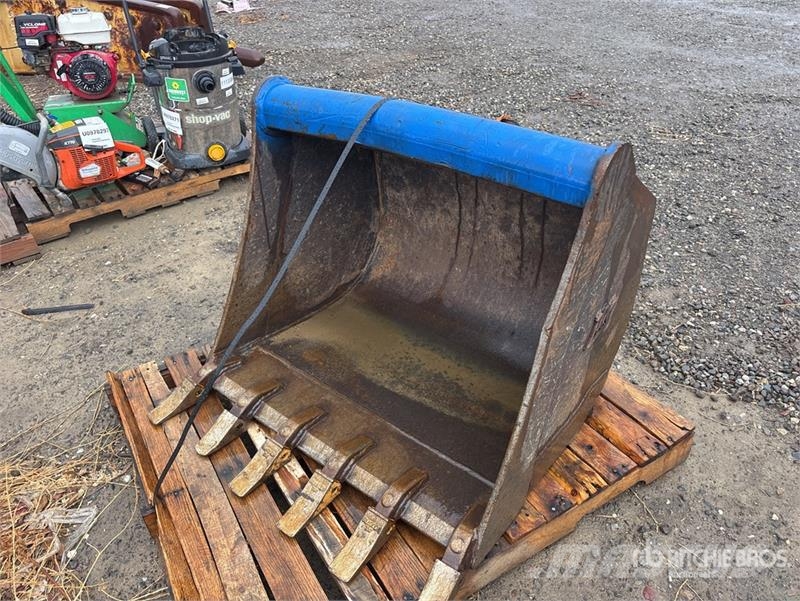 35 in Digging Excavator Bucket Cucharones