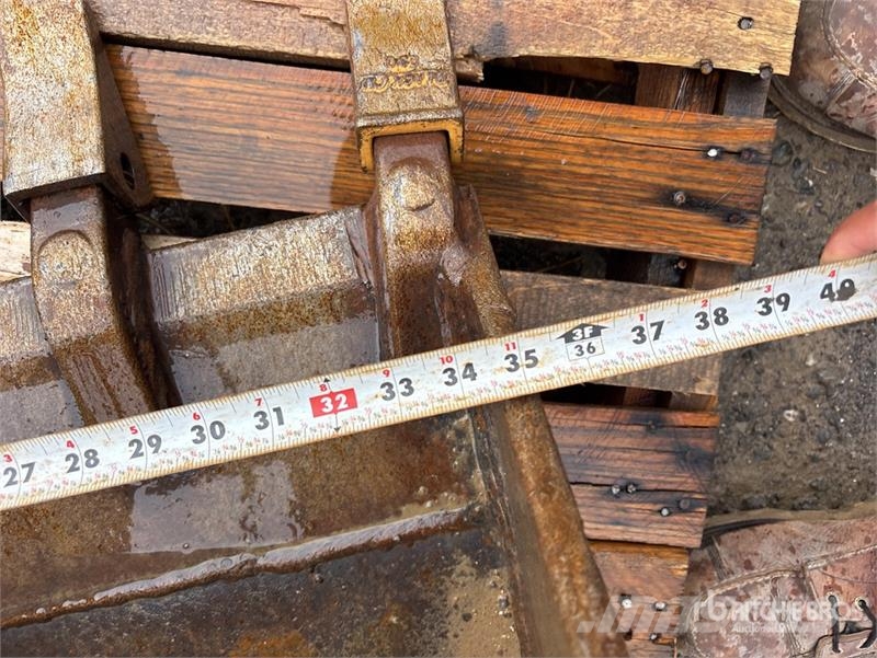 35 in Digging Excavator Bucket Cucharones