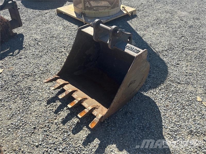 36 in Digging Excavator Bucket Baldes