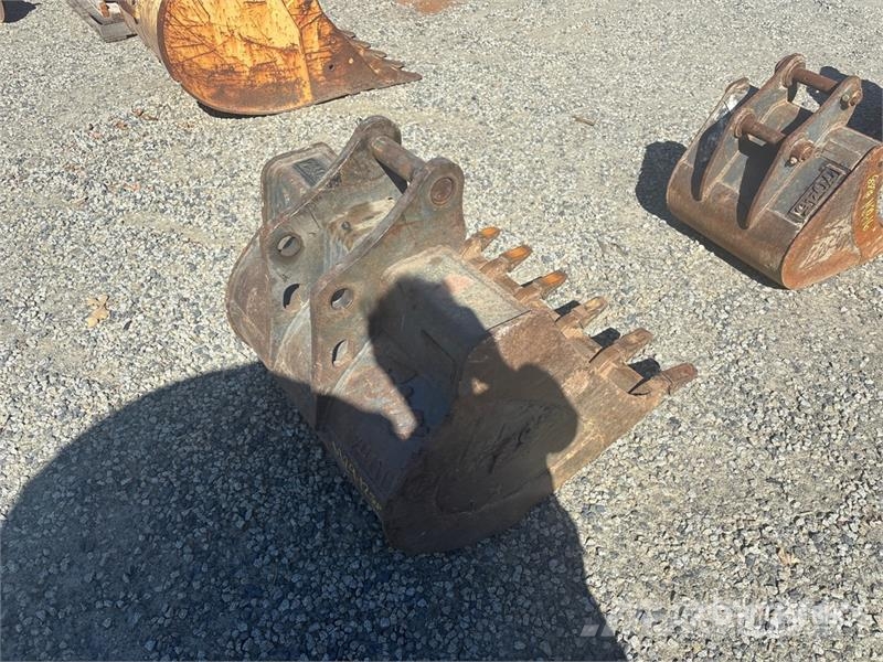 36 in Digging Excavator Bucket Baldes