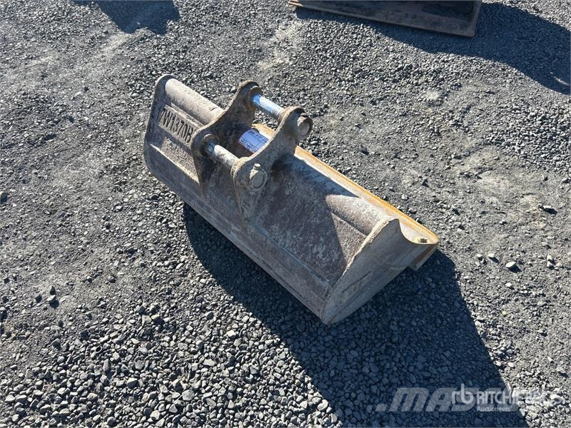 38.5 in Cleanup Excavator Bucket Skovle