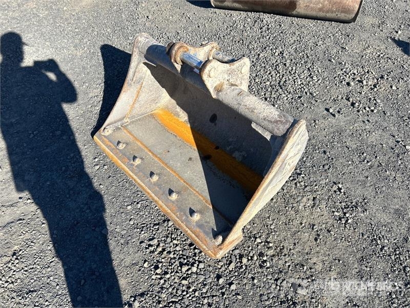 38.5 in Cleanup Excavator Bucket Skovle